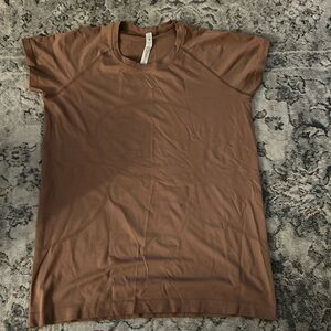 Lululemon Size 14 top. Smoke and pet free home